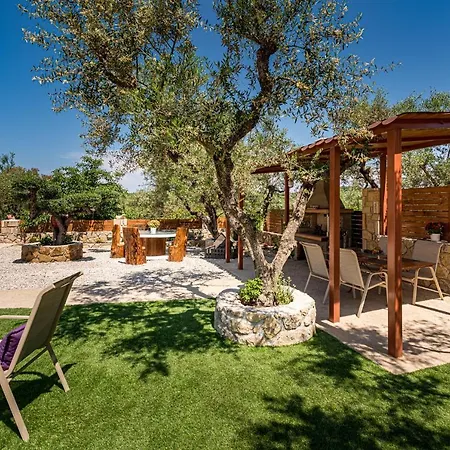 Sofoklis Villa Koukounaria