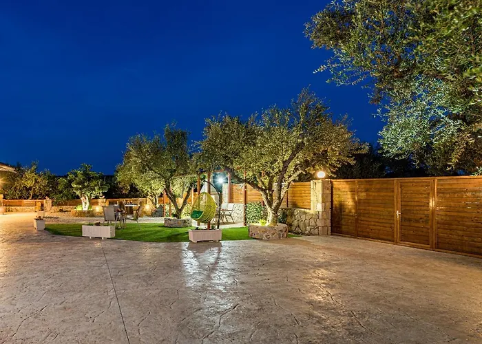 וילה Sofoklis Koukounariá