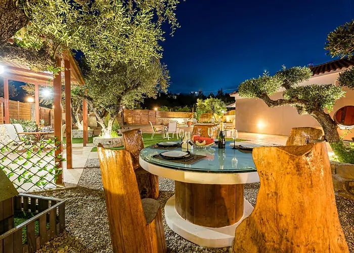 וילה Sofoklis Koukounariá